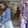 Jennifer Garner, très élégante, se balade avec son mari Ben Affleck et leur fille Violet, le 29 mai 2012