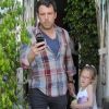 Jennifer Garner, très élégante, se balade avec son mari Ben Affleck et leur fille Violet, le 29 mai 2012