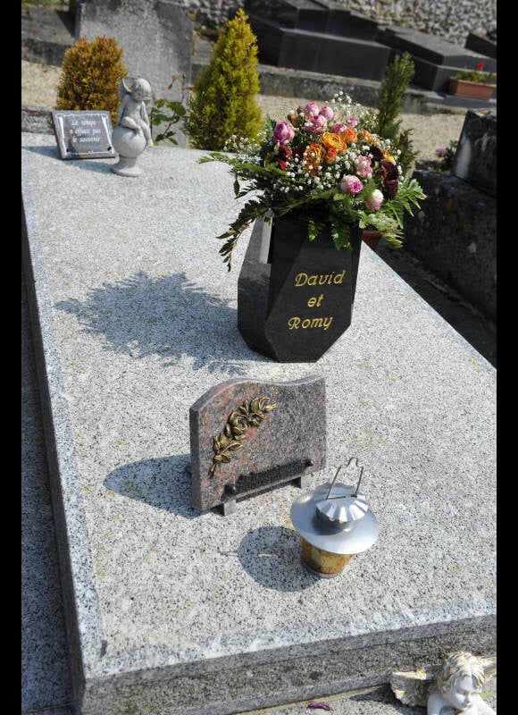 La tombe de Romy Schneider au cimetière de Boissy-sans-Avoir dans les Yvelines