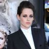 Kristen Stewart, sublime et habillée en Stella McCartney, exhibe une fois de plus ses jolies gambettes lors de la projection du film Blanche-Neige Et Le Chasseur. Le 29 mai 2012.