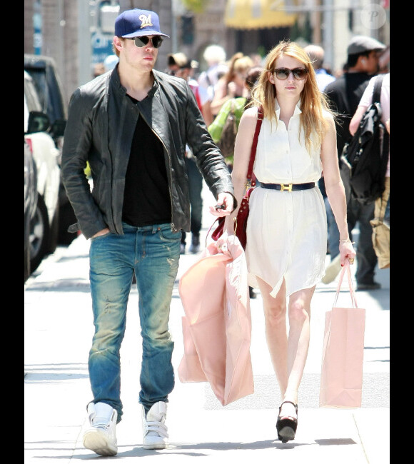 Chord Overstreet et Emma Roberts à Los Angeles en juillet 2011.