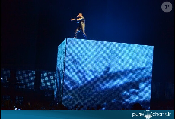 Kanye West sur la scène de Bercy pour le Watch The Throne Tour, à Paris, le 1er juin 2012.