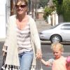 Rebecca Gayheart et sa fille Billie, 2 ans, à Los Angeles le 2 juin 2012.