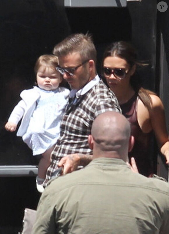 David et Victoria Beckham, avec leur fille Harper à Los Angeles le 17 avril 2012