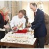 L'archiduc Lorenz supervise le découpage du gâteau.
La princesse Astrid de Belgique a fêté ses 50 ans avec trois jours d'avance le 2 juin 2012 dans sa résidence Schonenberg, entourée de la famille royale (sauf le prince Philippe et la princesse Mathilde, ainsi que la reine Fabiola).