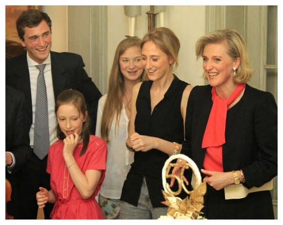 Le prince Amadeo, les princesses Laetitia Maria, Maria Luisa et Maria Laura avec leur mère la princesse Astrid.
La princesse Astrid de Belgique a fêté ses 50 ans avec trois jours d'avance le 2 juin 2012 dans sa résidence Schonenberg, entourée de la famille royale (sauf le prince Philippe et la princesse Mathilde, ainsi que la reine Fabiola).