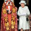La reine Elizabeth, ici à la fin de l'office avec le doyen de Saint Paul, a été honorée par une messe conduite par l'archevêque Rowan Williams en la cathédrale Saint Paul de Londres, au matin du mardi 5 juin 2012, à l'occasion de son jubilé de diamant célébrant 60 ans de règne. Outre des personnalités politiques et des représentants du milieu associatif, les membres de la famille royale étaient présents, dont une Kate Middleton parfaite en Alexander McQueen.