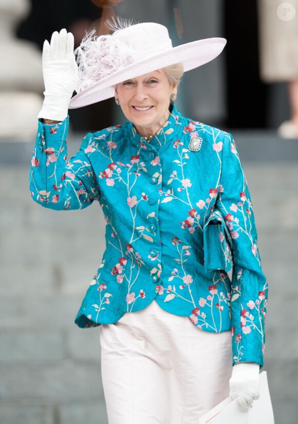 La princesse Alexandra. La reine Elizabeth a été honorée par une messe conduite par l'archevêque Rowan Williams en la cathédrale Saint Paul de Londres, au matin du mardi 5 juin 2012, à l'occasion de son jubilé de diamant célébrant 60 ans de règne. Outre des personnalités politiques et des représentants du milieu associatif, les membres de la famille royale étaient présents, dont une Kate Middleton parfaite en Alexander McQueen.