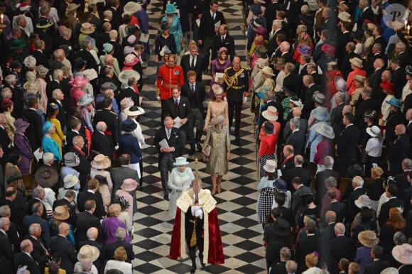 La reine Elizabeth a été honorée par une messe conduite par l'archevêque Rowan Williams en la cathédrale Saint Paul de Londres, au matin du mardi 5 juin 2012, à l'occasion de son jubilé de diamant célébrant 60 ans de règne. Outre des personnalités politiques et des représentants du milieu associatif, les membres de la famille royale étaient présents, dont une Kate Middleton parfaite en Alexander McQueen.