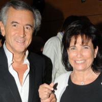 Bernard-Henri Lévy applaudi par Anne Sinclair, Arielle Dombasle et les Sarkozy