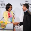 Michelle Obama et Robert A. Iger lors d'une l'annonce de l'engagement de Walt Disney, dans la lutte contre l'obésité, à Washington le 5 juin 2012