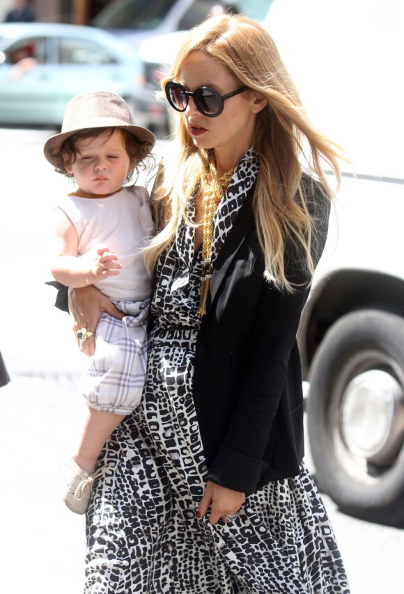 Rachel Zoe et son fils Skyler à New York, le 6 juin 2012.