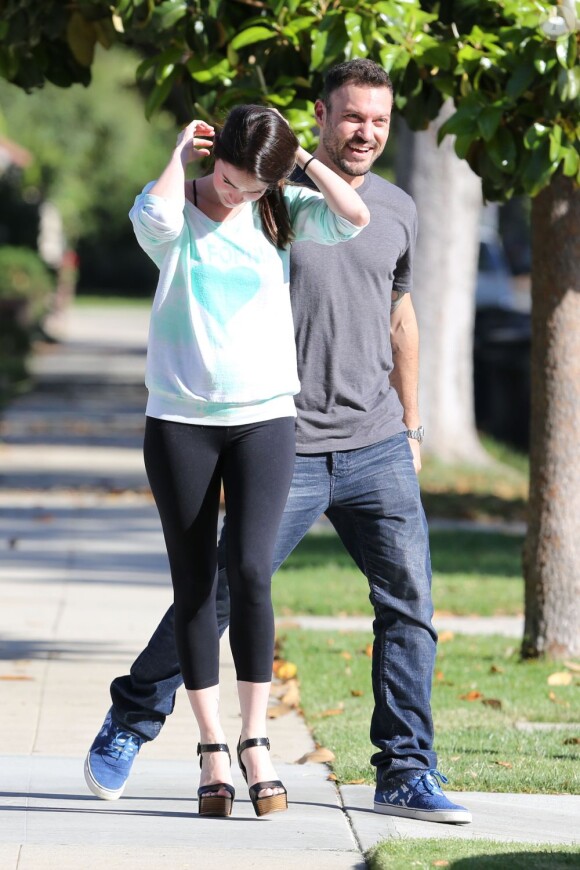 Le ventre très arrondie de Megan Fox et Brian Austin Green en balade à Los Angeles, le 7 juin 2012.
