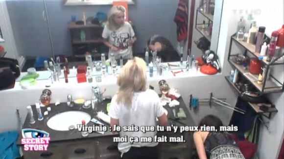 Virginie dans la salle de bain dans la quotidienne de Secret Story 6 du lundi 11 juin 2012 sur TF1