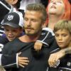 David Beckham et ses fils Cruz et Romeo pendant la finale de la Stanley Cup au Staples Center de Los Angeles, le 11 juin 2012.