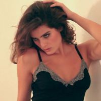 Isabeli Fontana : Après la folie cannoise, elle revient nous séduire en lingerie