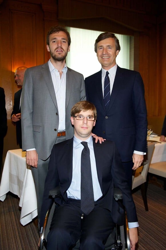 L'homme de médias Nicolas Beytout et ses fils Guillaume et Romain lors du Déjeuner Pères & Fils, au Taillevent, à Paris, le mardi 12 juin 2012.