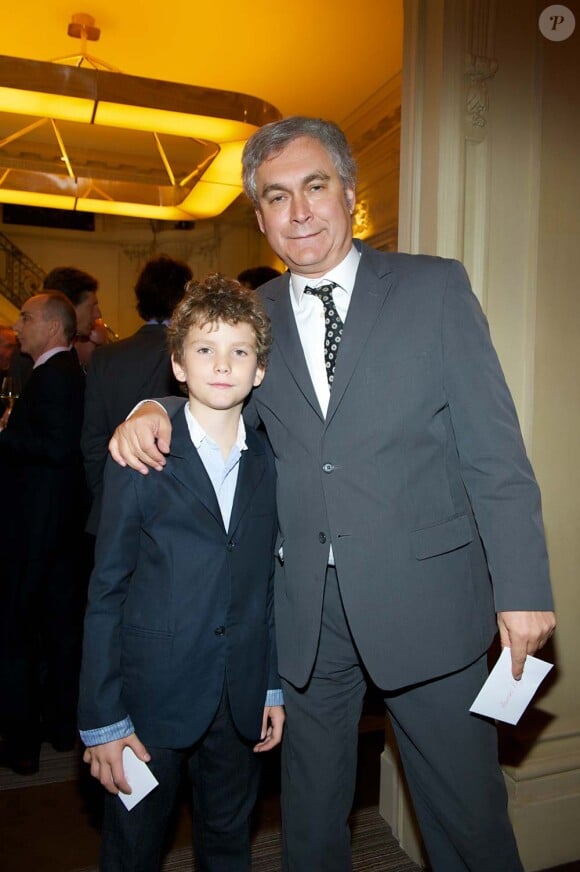 L'éditeur Laurent Laffont et son fils Paul lors du Déjeuner Pères & Fils, au Taillevent, à Paris, le mardi 12 juin 2012.