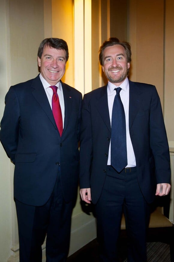 L'ancien ministre Xavier Darcos et son fils Romain lors du Déjeuner Pères & Fils, au Taillevent, à Paris, le mardi 12 juin 2012.