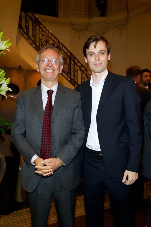 Le PDG du groupe Le Point Cyrille Duval et son fils Brice lors du Déjeuner Pères & Fils, au Taillevent, à Paris, le mardi 12 juin 2012.