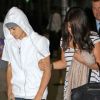 Justin Bieber vient chercher sa petite amie Selena Gomez, à l'aéroport de Toronto, le vendredi 15 juin 2012.