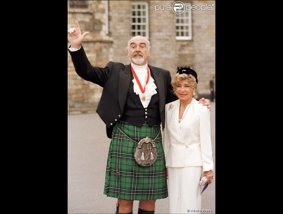 Sean Connery Revetu D Un Kilt En Compagnie De Sa Femme Francaise Micheline Roquebrune Purepeople