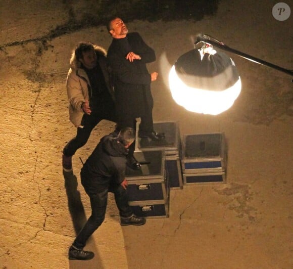 George Michael sur le tournage de son nouveau clip à Londres, probablement pour la chanson White Light, le 9 juin 2012.