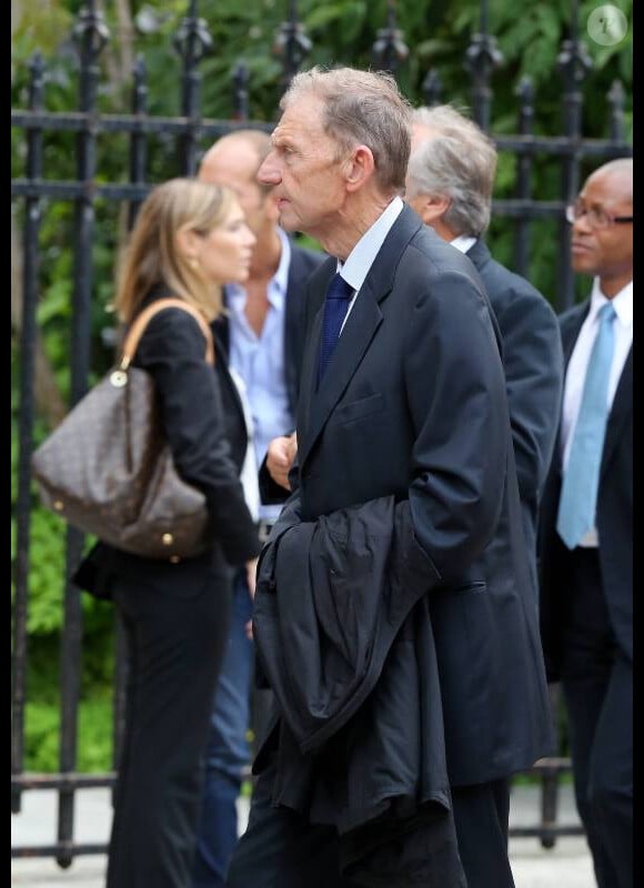Etienne Mougeotte lors des obsèques de Thierry Roland le 21 juin 2012 en l'église Sainte-Clotilde à Paris