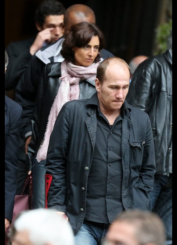 Nathalie Iannetta et son mari Jean-Charles Sabattier lors des obsèques de Thierry Roland le 21 juin 2012 en l'église Sainte-Clotilde à Paris