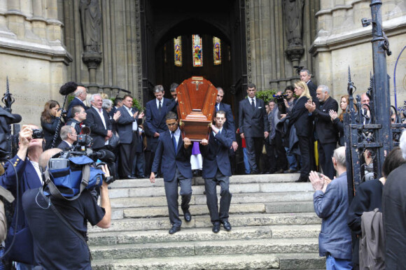 Les obsèques de Thierry Roland se sont tenues le 21 juin 2012 en l'église Sainte-Clotilde à Paris