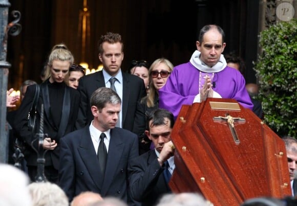 Gary, fils de Thierry Roland lors des obsèques de son père le 21 juin 2012 en l'église Sainte-Clotilde à Paris