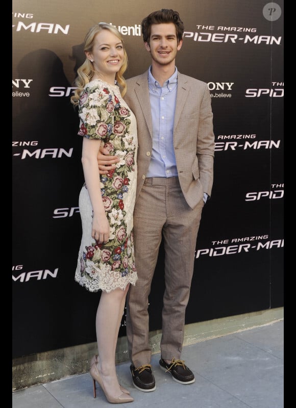 Andrew Garfield et sa chérie Emma Stone à l'avant-première de The Amazing Spider-Man, le 21 juin 2012 à Madrid.