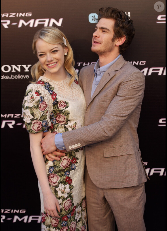 Andrew Garfield et Emma Stone présentent The Amazing Spider-Man, le 21 juin 2012 à Madrid.