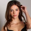 Mariana Almeida, la nouvelle bombe brésilienne pose en lingerie noire pour Largo Drive.