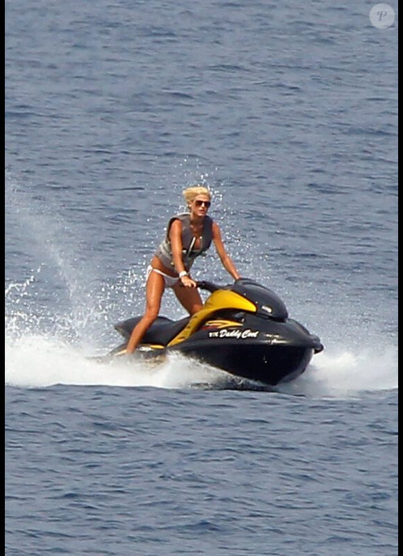 Victoria Silvestedt en jet-ski dans la baie de Monaco le 24 juin 2012