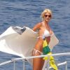 Victoria Silvestedt, très sensuelle, sur un yacht dans la baie de Monaco le 24 juin 2012