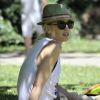 Gwen Stefani, totalement relax au Coldwater Canyon Park, veille sur ses deux fils Kingston et Zuma. Beverly Hills, le 26 juin 2012.