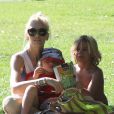 Gwen Stefani et ses deux fils Kingston et Zuma au Coldwater Canyon Park. Beverly Hills, le 26 juin 2012.