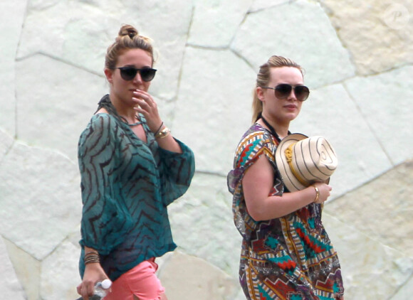 Hilary Duff et sa soeur Haylie Duff s'offrent un break à Mexico, le mardi 26 juin 2012.