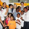 Andrew Garfield et Emma Stone dans une maison de la jeunesse et de la culture à Brooklyn, New York, le 26 juin, dans le cadre de l'initiative Be Amazing