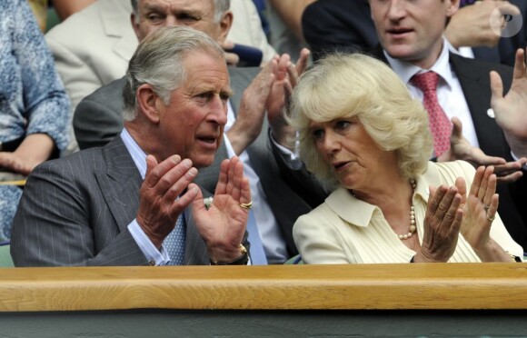 Le prince Charles, en compagnie de son épouse Camilla Parker Bowles, revenait à Wimbledon pour la première fois depuis 1970 le 27 juin 2012. Une venue exceptionnelle qu'il a réservée à Roger Federer, lequel lui a retourné le compliment avec une victoire impressionnante contre Fabio Fognini.