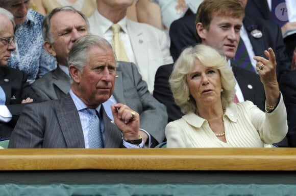 Le prince Charles, en compagnie de son épouse Camilla Parker Bowles, revenait à Wimbledon pour la première fois depuis 1970 le 27 juin 2012. Une venue exceptionnelle qu'il a réservée à Roger Federer, lequel lui a retourné le compliment avec une victoire impressionnante contre Fabio Fognini.