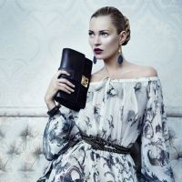 Kate Moss : Bourgeoise baroque pour Ferragamo