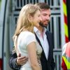 Un bras protecteur autour de sa fiancée, le grand-duc héritier l'épaule dans ses premiers pas. La famille grand-ducale de Luxembourg, ainsi que la comtesse Stéphanie de Lannoy, fiancée du prince Guillaume, a assisté le 28 juin 2012 à une action de la section canine de la Croix-Rouge.