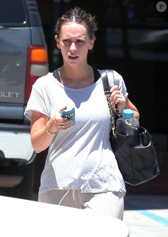 Jennifer Love Hewitt refait surface après la mort de sa maman. La star se rend dans une salle de sports à Studio City. Le 30 juin 2012