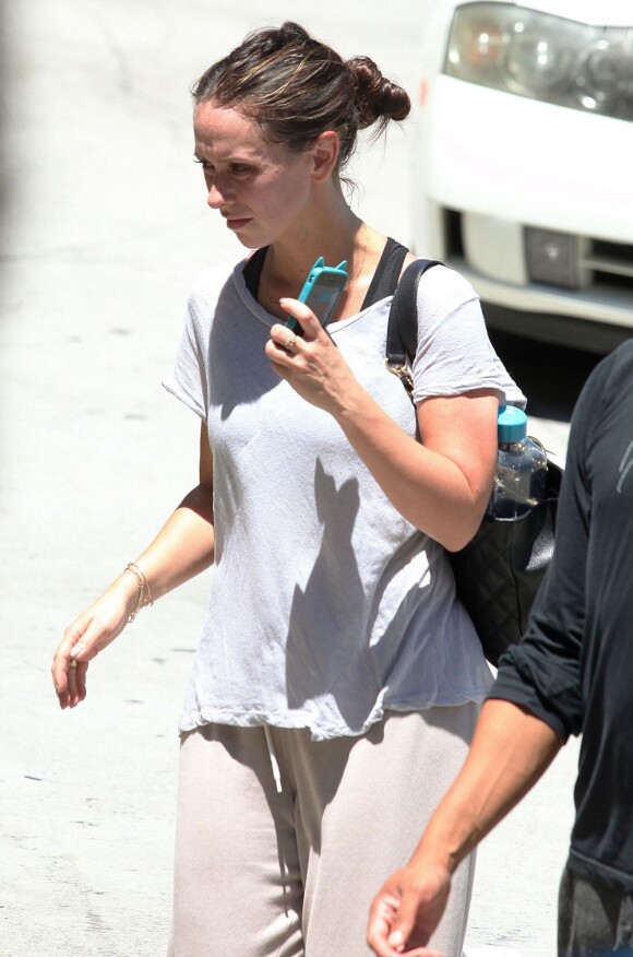 Jennifer Love Hewitt, fatiguée, se rend dans une salle de sports à Studio City. Le 30 juin 2012