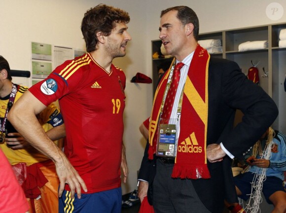 Le prince Felipe dans le vestiaire espagnol. L'héritier du trône s'est délecté du triomphe de l'Espagne, qui a conservé de superbe manière son titre à l'issue de l'Euro 2012, battant en finale l'Italie 4 à 0, le 2 juillet 2012 à Kiev (Ukraine).