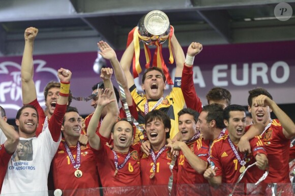 L'Espagne a conservé brillamment son titre de championne d'Europe en battant en finale de l'Euro 2012 l'Italie 4 à 0, le 2 juillet 2012 à Kiev (Ukraine).