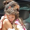 Katie Holmes et Suri Cruise, qui semble triste, avec des amis dans les rues de New York, le 5 juillet 2012