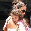 Katie Holmes, comme souvent, porte sa fille Suri dans les rues de New York, le 5 juillet 2012